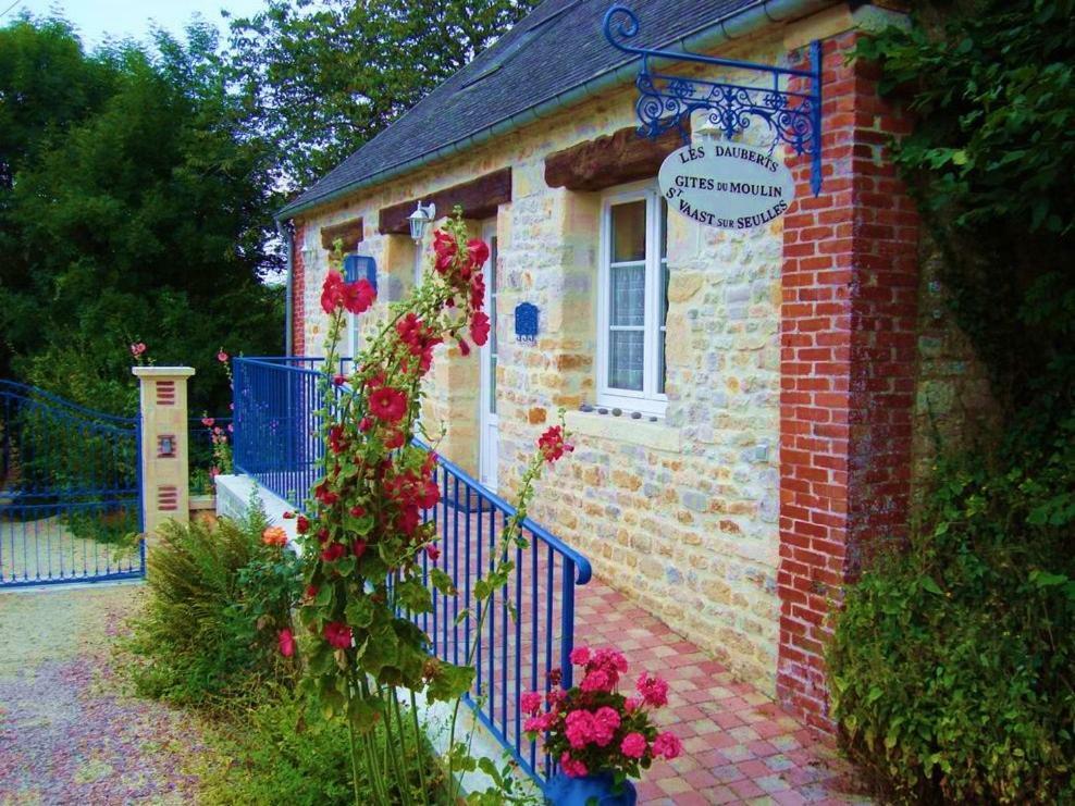Gite Le Moulin Saint-Vaast-sur-Seulles Eksteriør billede